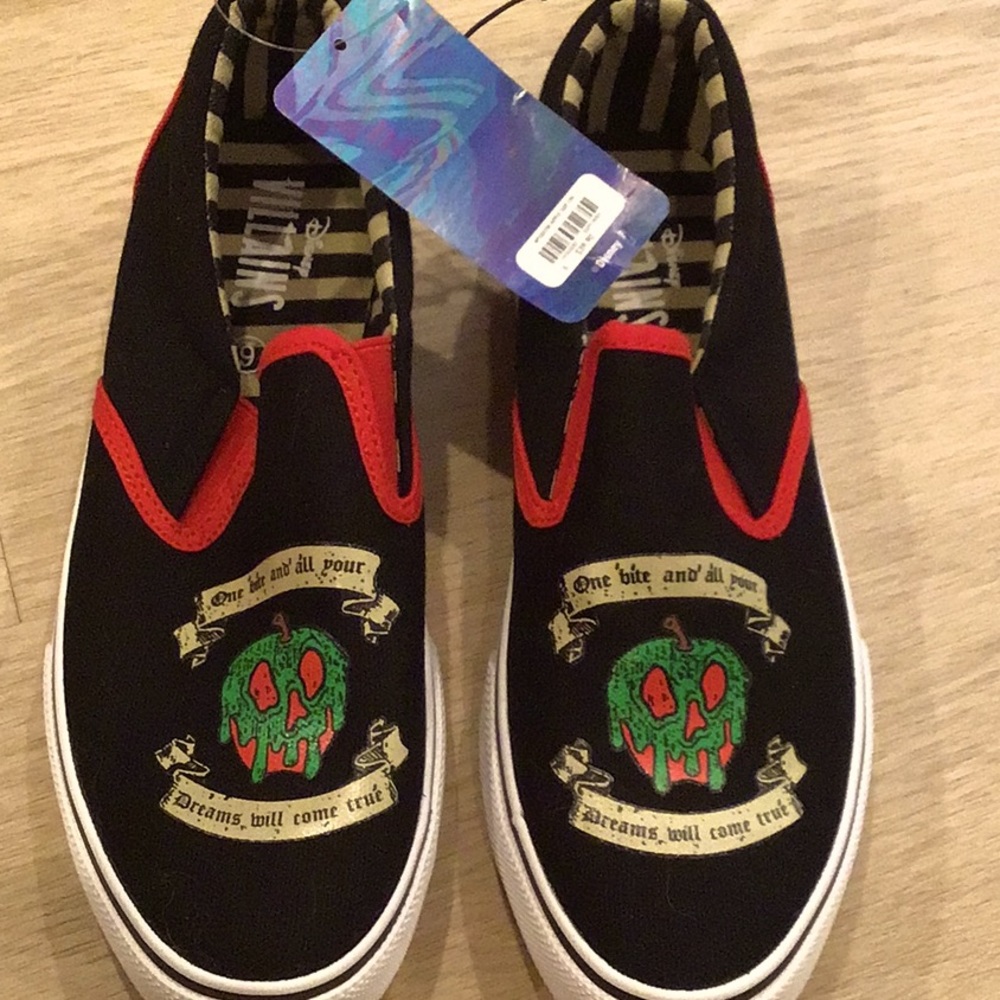 Disney Villain’s Shoes size 6 NWT